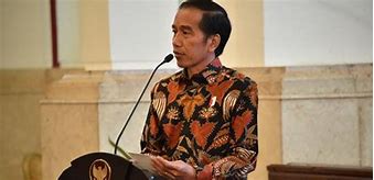 Jokowi Beribadah